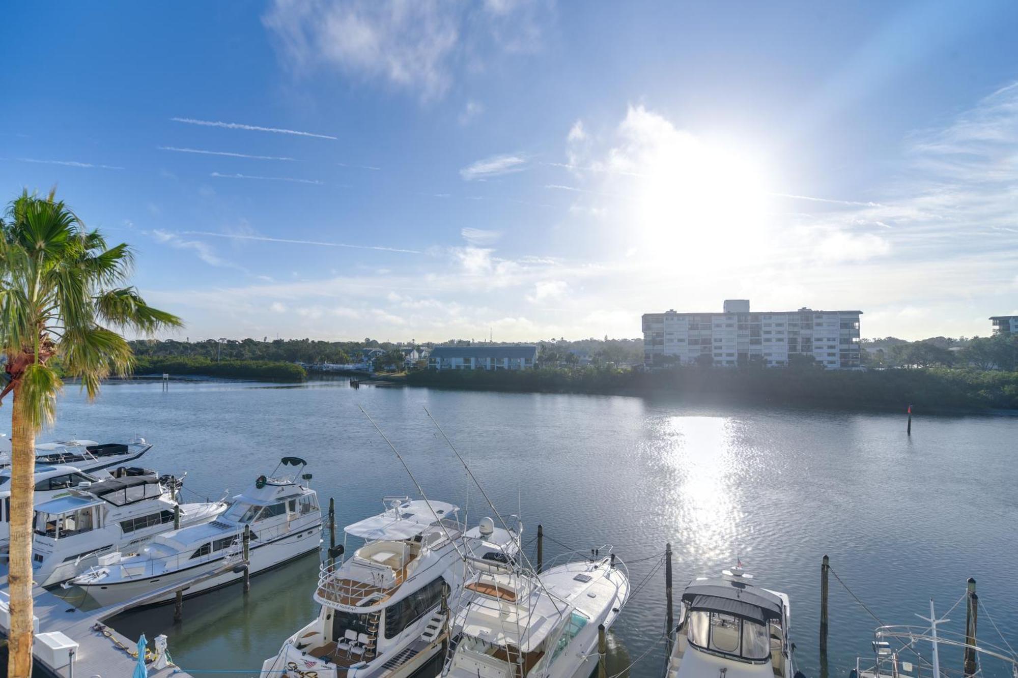 Waterfront Condo With Water Park, Walk To The Beach! เคลียร์วอเตอร์บีช ภายนอก รูปภาพ